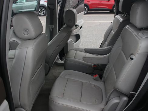Used 2023 GMC Acadia SLT FWD image 38