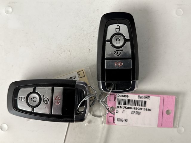 Used 2025 Ford Explorer Active AWD/4WD image 11