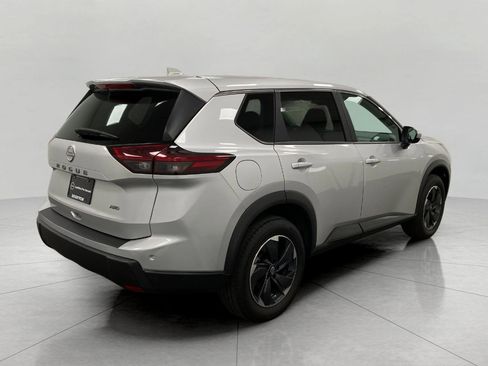 Certified 2025 Nissan Rogue SV AWD/4WD image 3