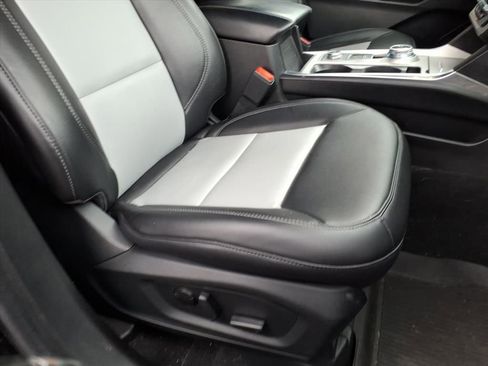 Used 2023 Ford Explorer XLT w/ Equipment Group 202A AWD/4WD image 31