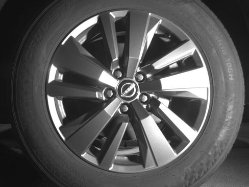 Used 2025 Nissan Pathfinder SV image 14