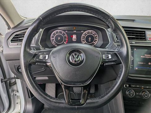 Used 2018 Volkswagen Tiguan SEL Premium image 7