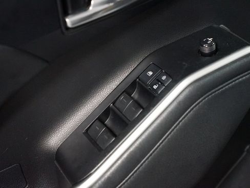Used 2021 Toyota Highlander XLE FWD image 30