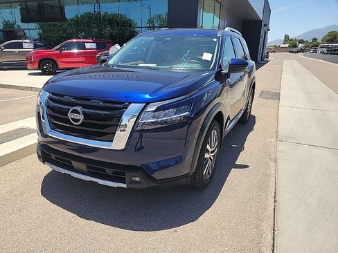 Used 2022 Nissan Pathfinder Platinum w/ Cargo Package FWD image 3