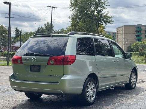 Used 2009 Toyota Sienna LE FWD image 6