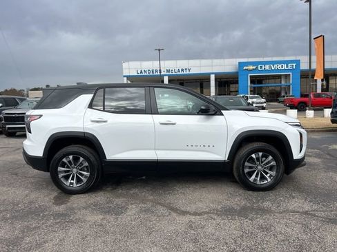 New 2026 Chevrolet Equinox LT image 2