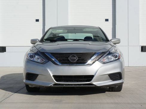 Used 2018 Nissan Altima 2.5 S w/ S Convenience Package image 3