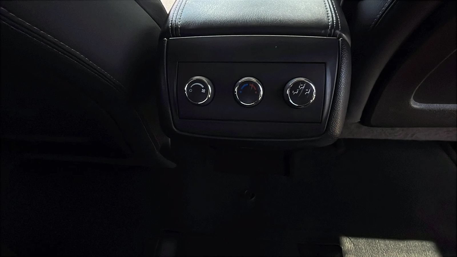 Used 2014 GMC Acadia SLE FWD image 20
