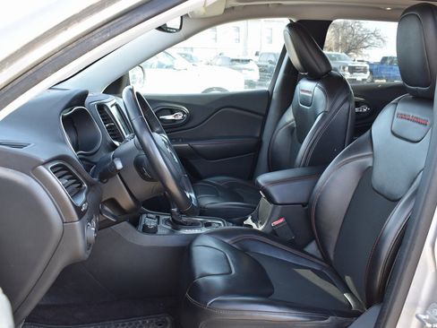 Used 2019 Jeep Cherokee Trailhawk w/ Comfort/Convenience Group image 6