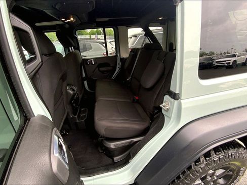 Used 2023 Jeep Wrangler Unlimited w/ Sun & Screen Package AWD/4WD image 17