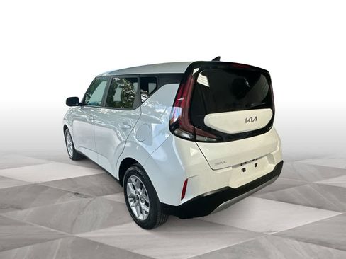 Used 2025 Kia Soul LX w/ LX Technology Package FWD image 6