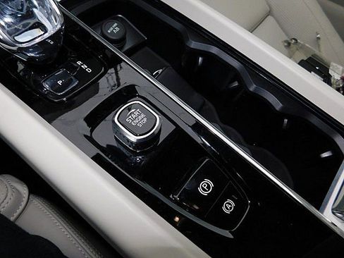 New 2026 Volvo XC60 B5 Ultra w/ Climate Package image 18