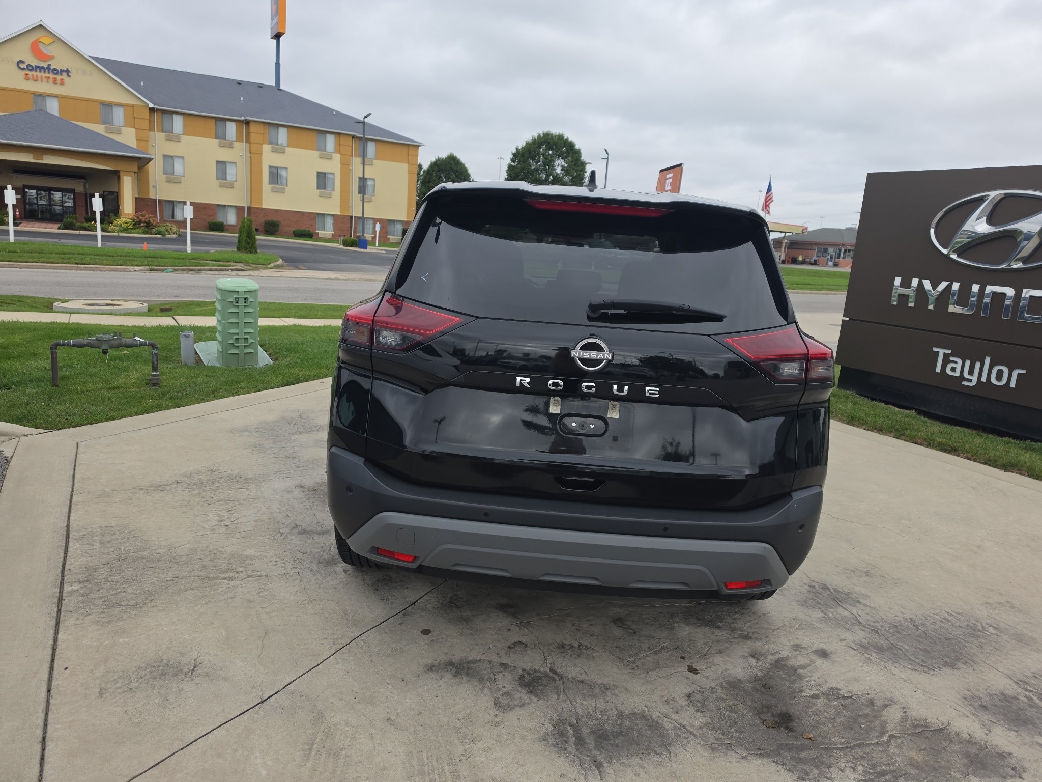 Used 2023 Nissan Rogue S FWD image 6