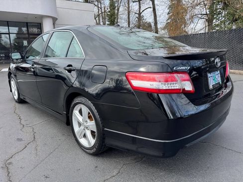 Used 2011 Toyota Camry SE w/ SE/XLE Extra-Value Pkg image 3