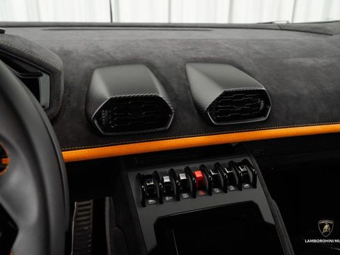 Used 2023 Lamborghini Huracan Tecnica image 36