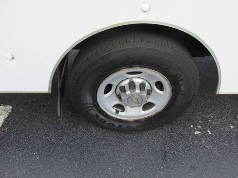 Used 2014 Chevrolet Express 3500 RWD image 39