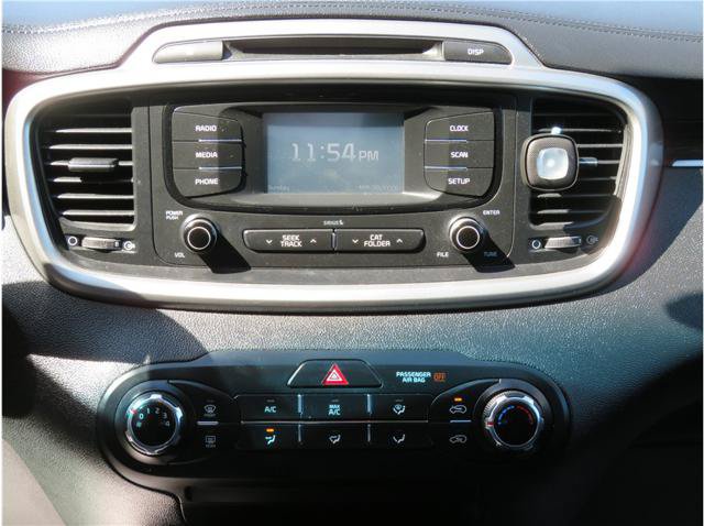 Used 2017 Kia Sorento FWD image 6