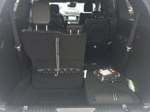 New 2025 Chrysler Pacifica Select image 16