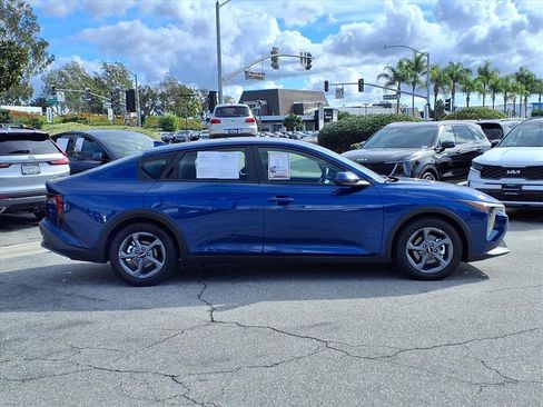 Used 2025 Kia K4 LXS image 6