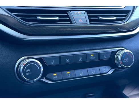 Used 2023 Nissan Altima 2.5 SR w/ SR Premium Package FWD image 27