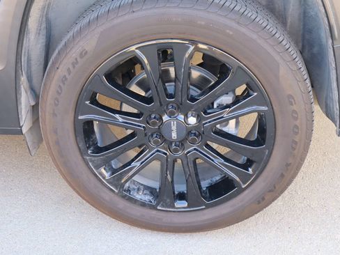 Used 2023 GMC Acadia SLT w/ Elevation Edition FWD image 32