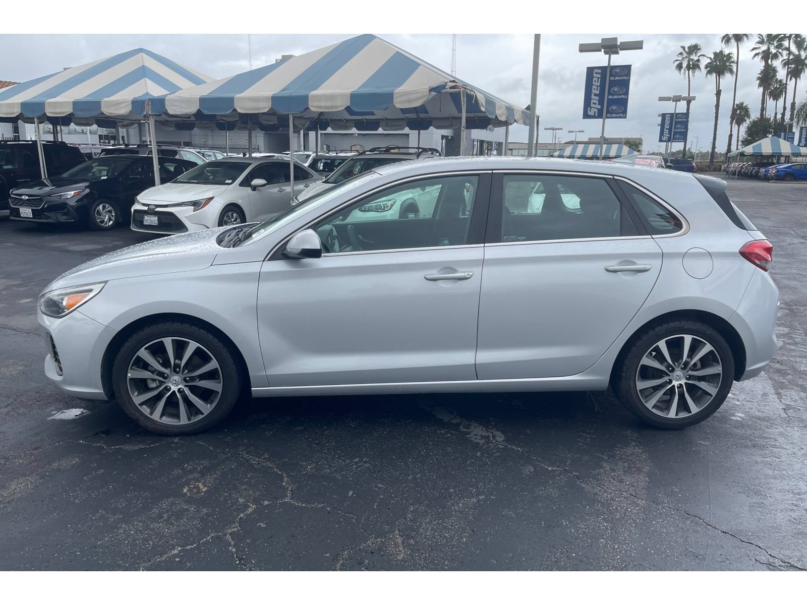 Used 2018 Hyundai Elantra GT FWD image 2