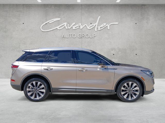 Used 2021 Lincoln Corsair Reserve w/ Equipment Group 201A FWD image 18