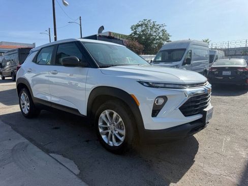 Used 2025 Chevrolet TrailBlazer LS FWD image 1
