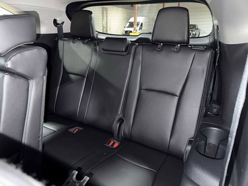 Certified 2022 Toyota Highlander XLE image 17