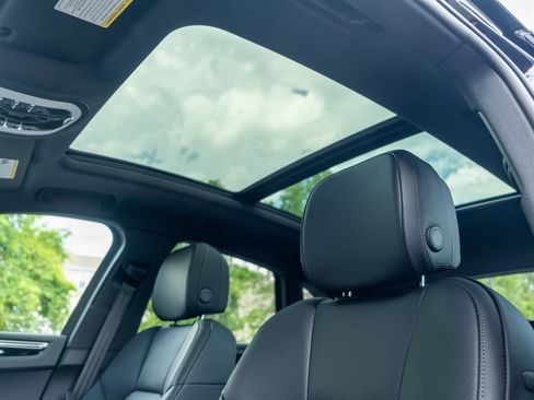 Certified 2025 Porsche Macan image 17