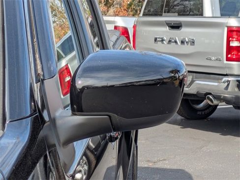 Used 2024 Nissan Frontier SL w/ Technology Package image 13