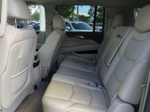 Used 2019 Cadillac Escalade ESV Premium Luxury image 13
