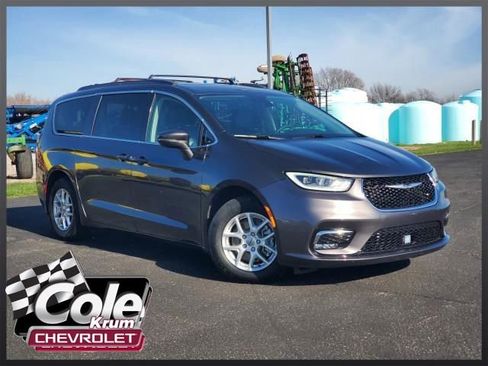 Used 2022 Chrysler Pacifica Touring-L image 1