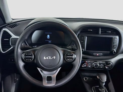 Used 2025 Kia Soul LX w/ LX Technology Package FWD image 17