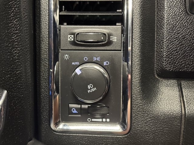 Used 2015 RAM 2500 Laramie AWD/4WD image 33