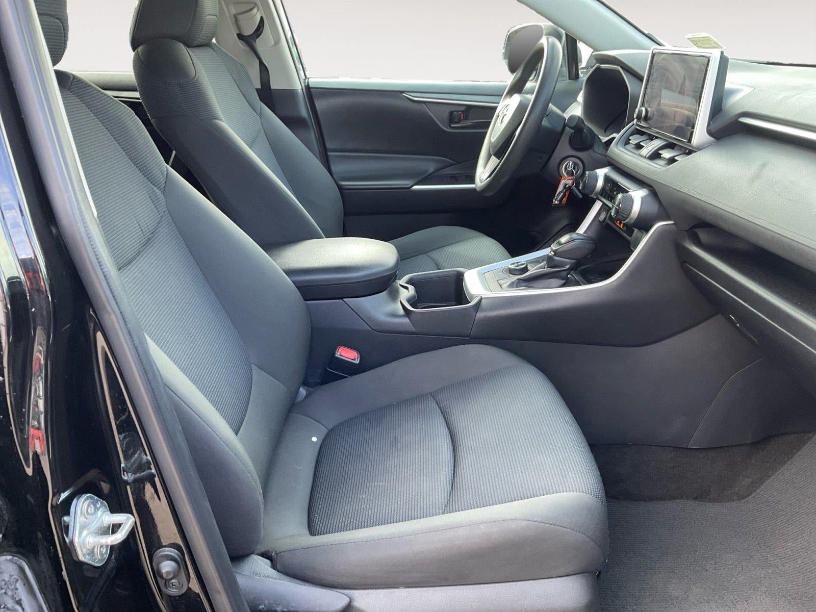 Used 2024 Toyota RAV4 LE AWD/4WD image 15