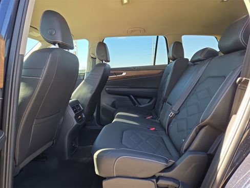 Used 2025 Volkswagen Atlas SE image 13