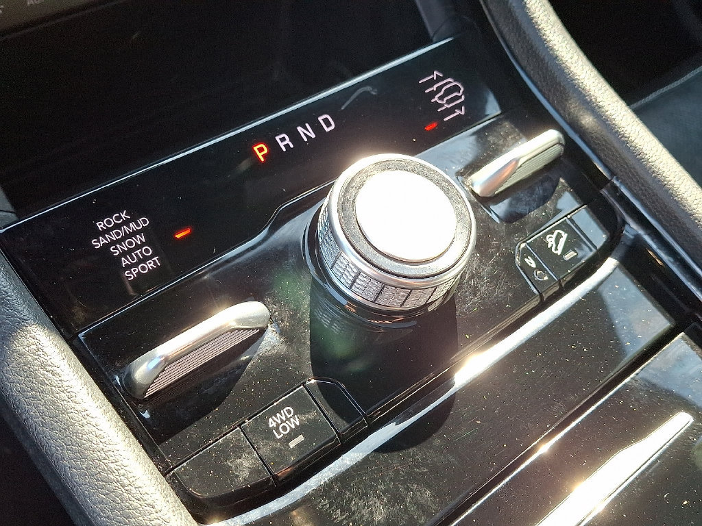 Used 2023 Jeep Grand Cherokee Overland AWD/4WD image 16
