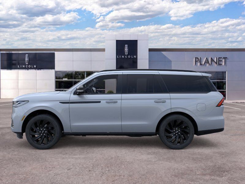 New 2025 Lincoln Navigator Reserve w/ Jet Appearance Package AWD/4WD image 3