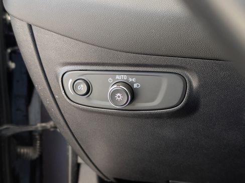 Used 2018 Chevrolet Equinox LT w/ Sun & Infotainment Package image 26