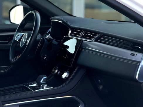 Used 2024 Jaguar F-PACE R-Dynamic S image 11