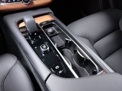 Certified 2025 Volvo XC90 B6 Plus w/ Protection Package Premier image 14