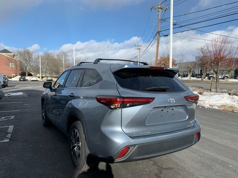 Used 2023 Toyota Highlander XLE image 4