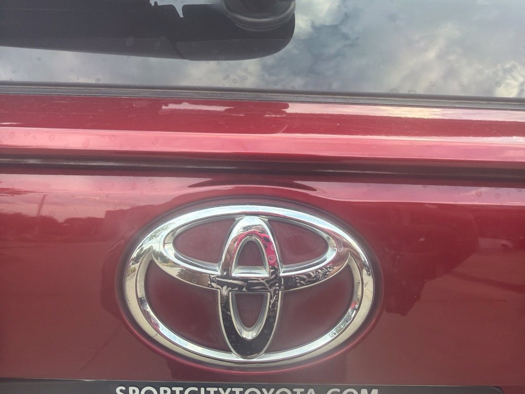 Used 2022 Toyota RAV4 LE FWD image 9