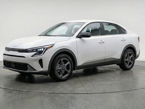Used 2025 Kia K4 LXS image 3