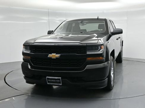 Used 2018 Chevrolet Silverado 1500 Custom w/ Custom Value Package image 47