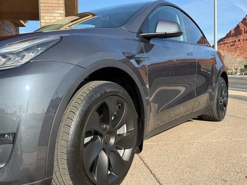 Used 2020 Tesla Model Y Long Range image 22