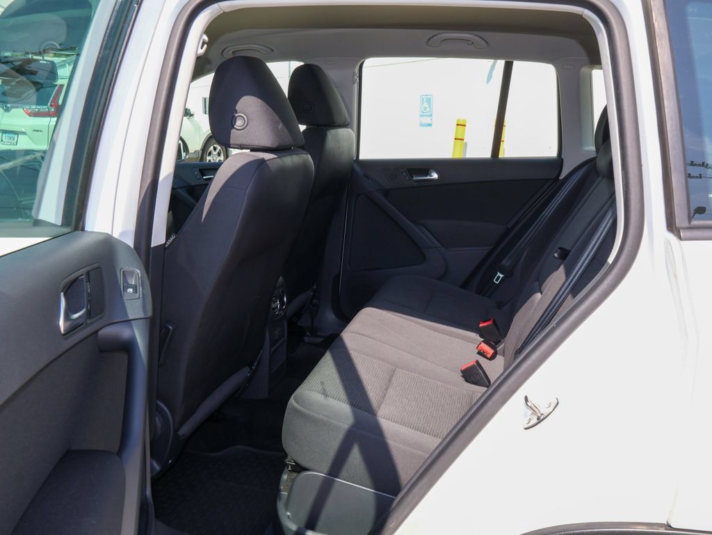 Used 2017 Volkswagen Tiguan Limited w/ Premium Package AWD/4WD image 14