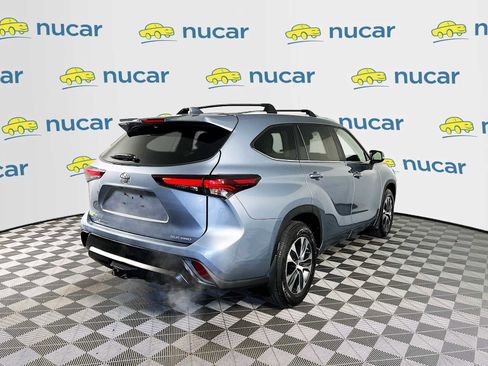 Used 2024 Toyota Highlander XLE image 7