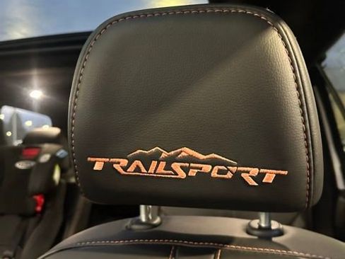 Used 2025 Honda Pilot TrailSport image 8